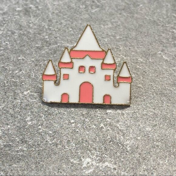 Castle Alice in Wonderland Collection Enamel Pin - Picture 2 of 6